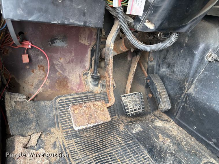 image for item FH6466 1994 International F4900 dump truck
