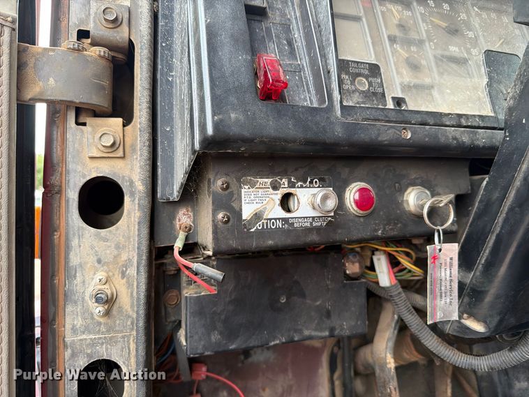 image for item FH6466 1994 International F4900 dump truck