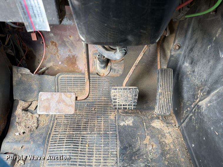 image for item FH6466 1994 International F4900 dump truck