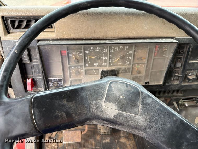 image for item FH6466 1994 International F4900 dump truck