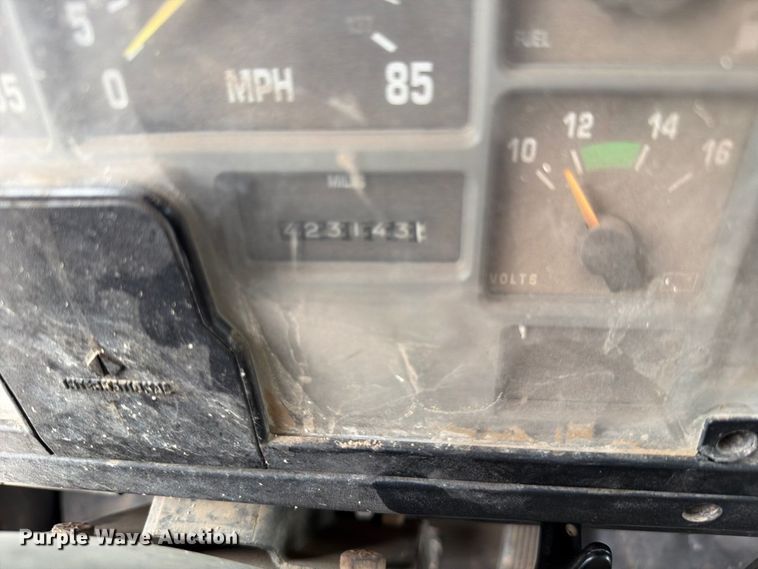 image for item FH6466 1994 International F4900 dump truck