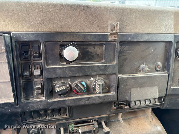 image for item FH6466 1994 International F4900 dump truck