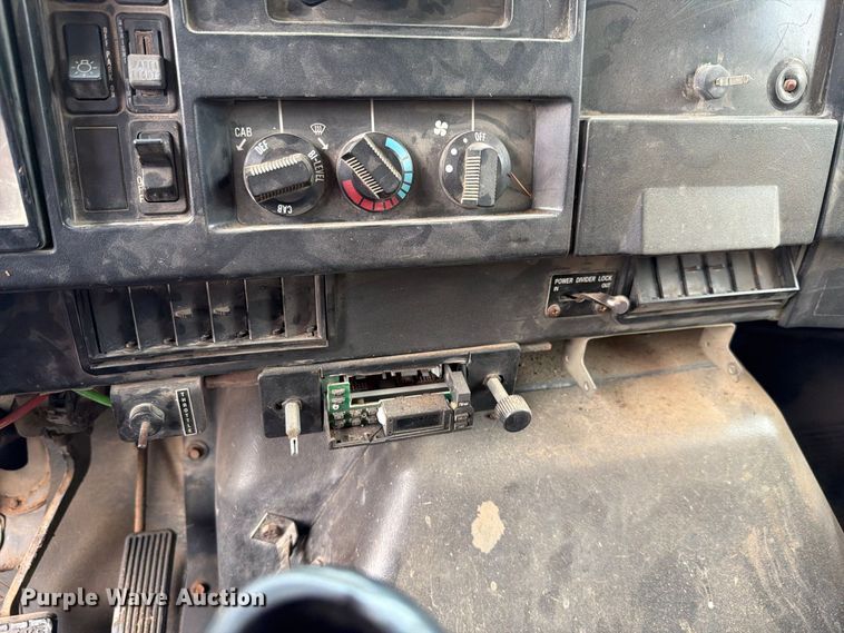 image for item FH6466 1994 International F4900 dump truck