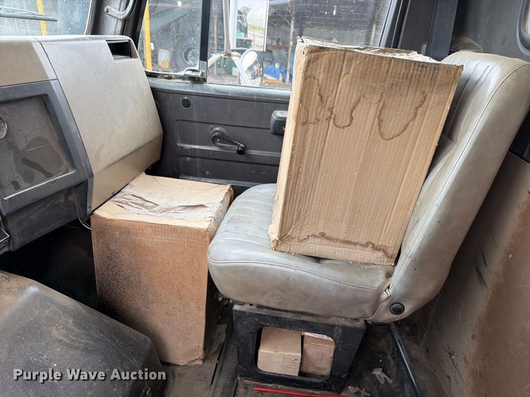 image for item FH6466 1994 International F4900 dump truck
