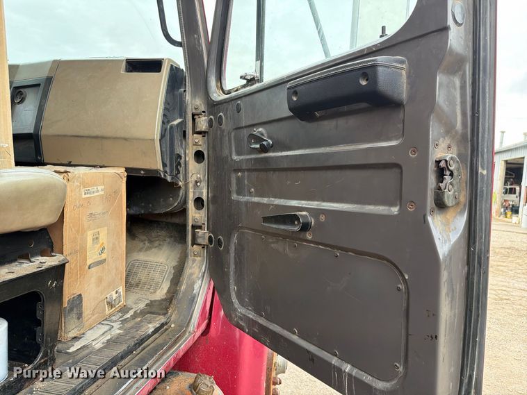 image for item FH6466 1994 International F4900 dump truck
