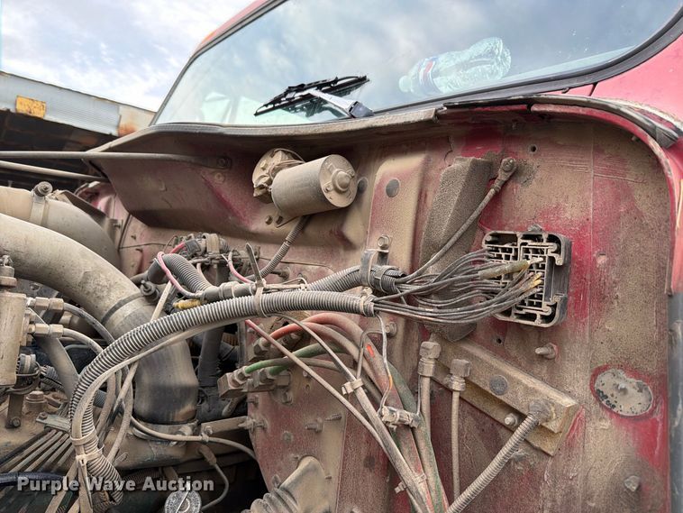 image for item FH6466 1994 International F4900 dump truck