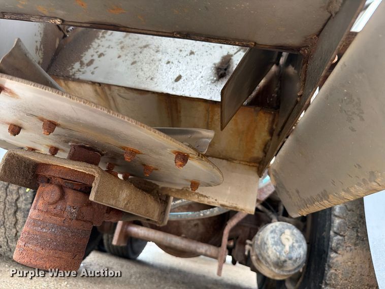 image for item FH6466 1994 International F4900 dump truck