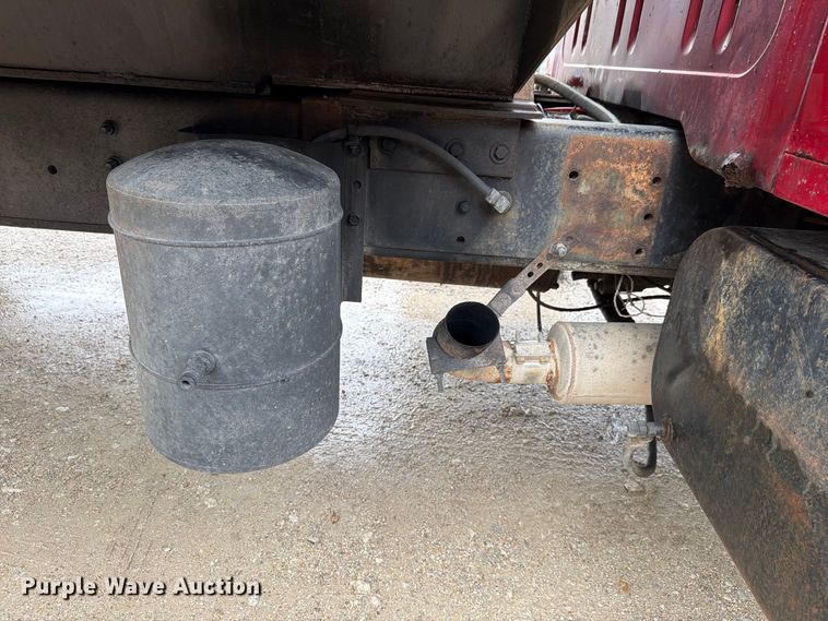 image for item FH6466 1994 International F4900 dump truck