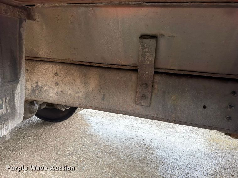 image for item FH6466 1994 International F4900 dump truck