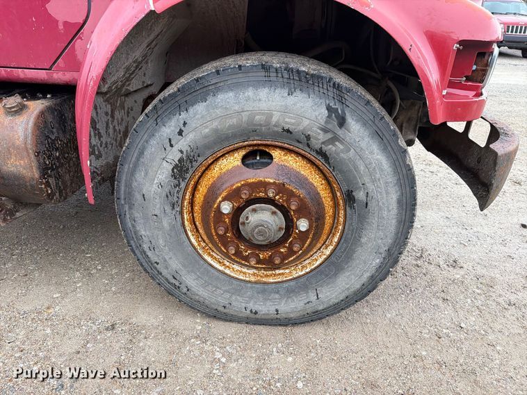 image for item FH6466 1994 International F4900 dump truck