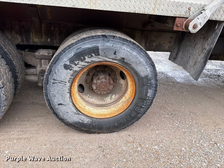image for item FH6466 1994 International F4900 dump truck