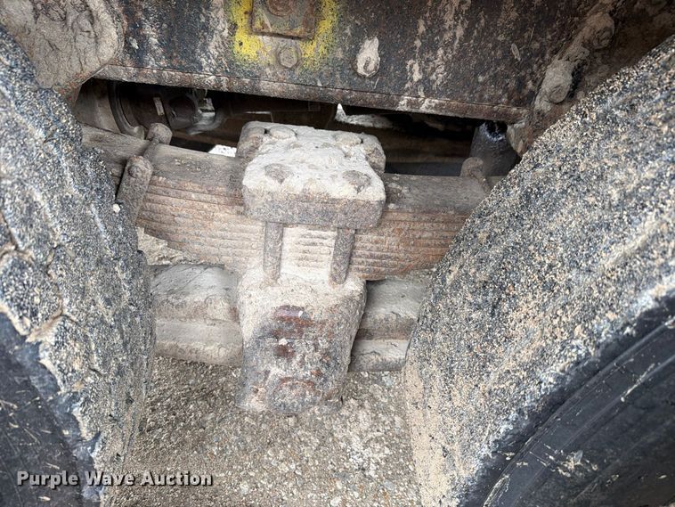 image for item FH6466 1994 International F4900 dump truck