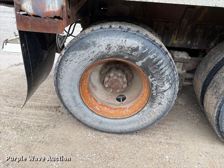 image for item FH6466 1994 International F4900 dump truck