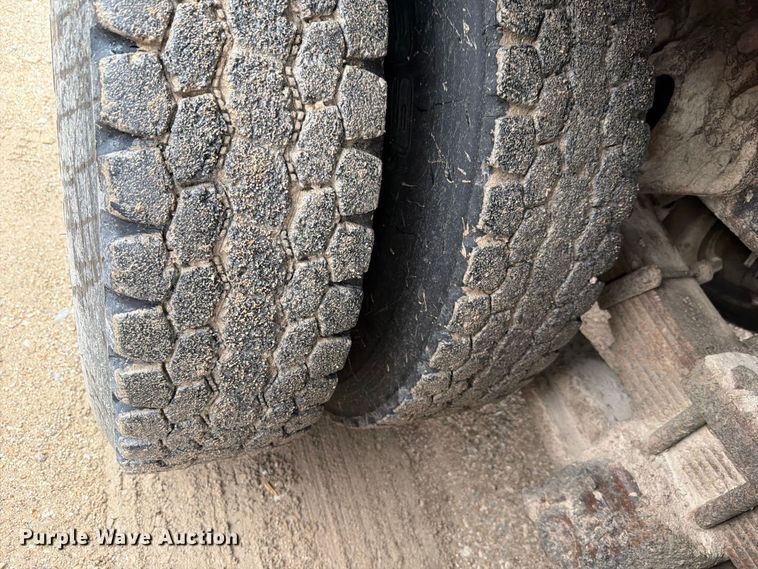 image for item FH6466 1994 International F4900 dump truck