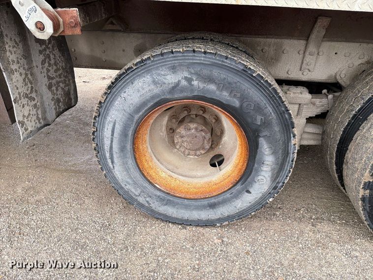 image for item FH6466 1994 International F4900 dump truck
