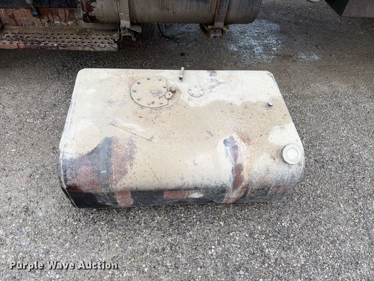 image for item FH6466 1994 International F4900 dump truck