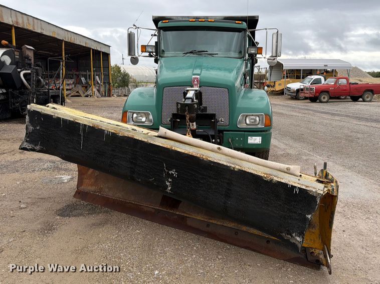 image for item FH6467 2005 Kenworth T300 dump truck