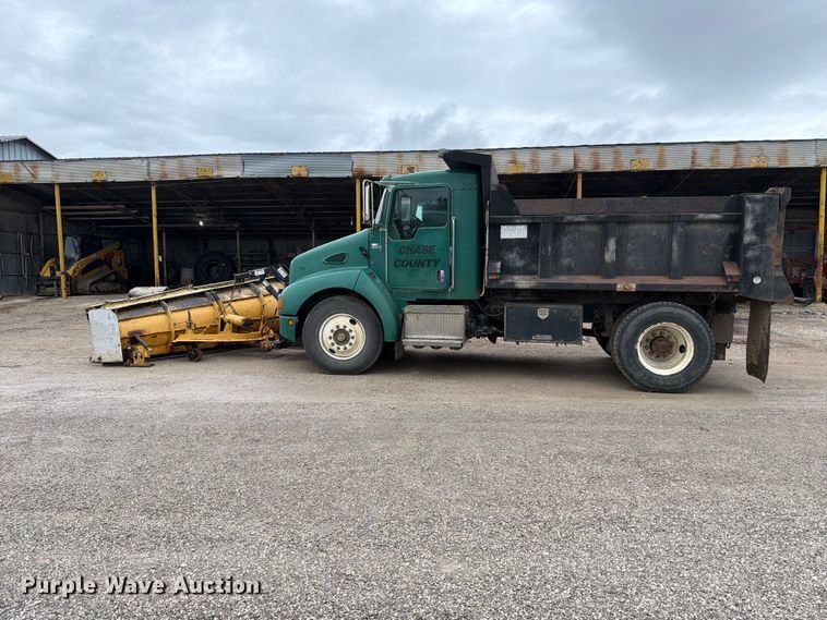 image for item FH6467 2005 Kenworth T300 dump truck