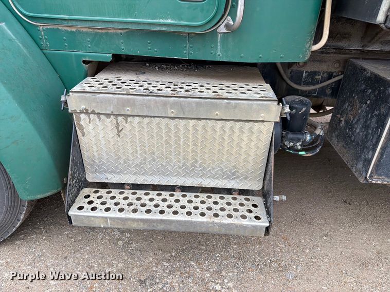 image for item FH6467 2005 Kenworth T300 dump truck