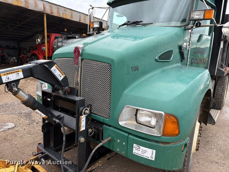 image for item FH6467 2005 Kenworth T300 dump truck
