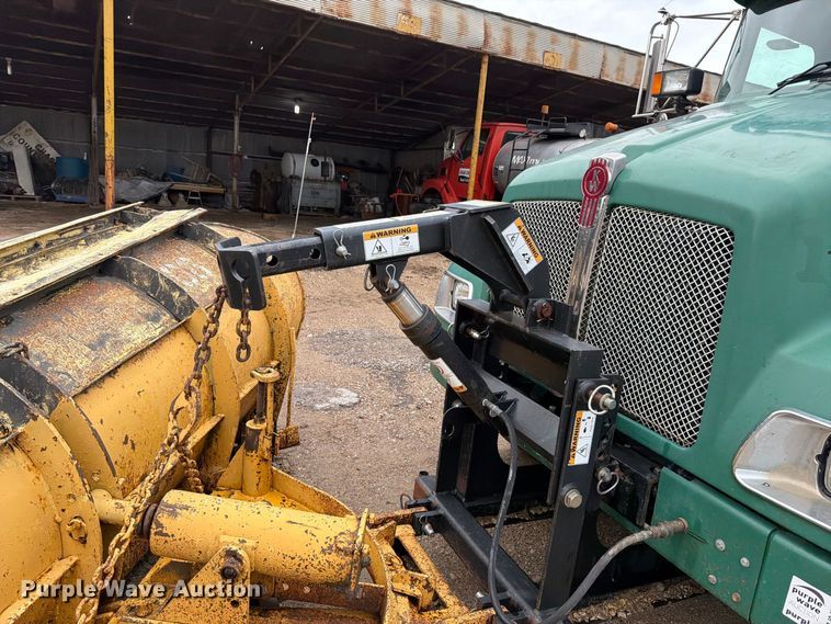 image for item FH6467 2005 Kenworth T300 dump truck