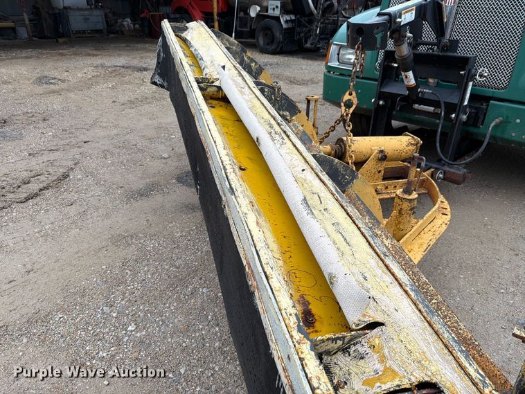 image for item FH6467 2005 Kenworth T300 dump truck
