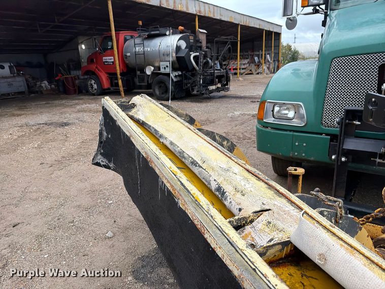 image for item FH6467 2005 Kenworth T300 dump truck