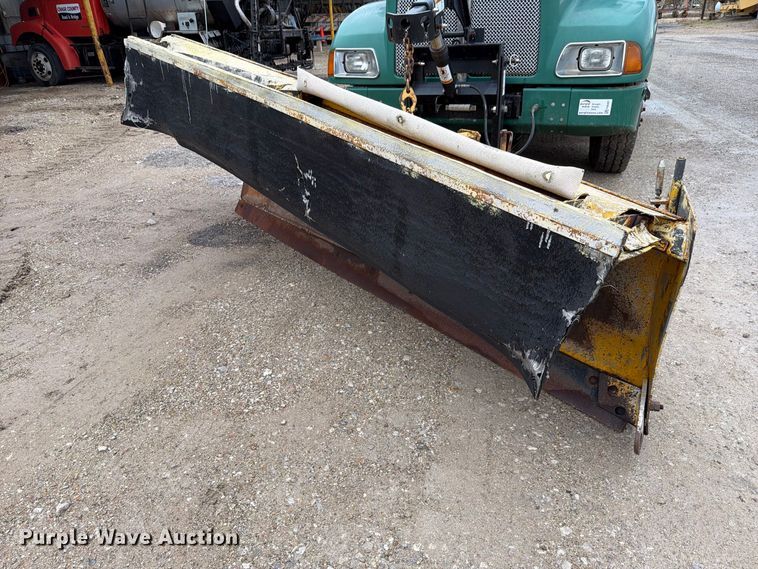 image for item FH6467 2005 Kenworth T300 dump truck