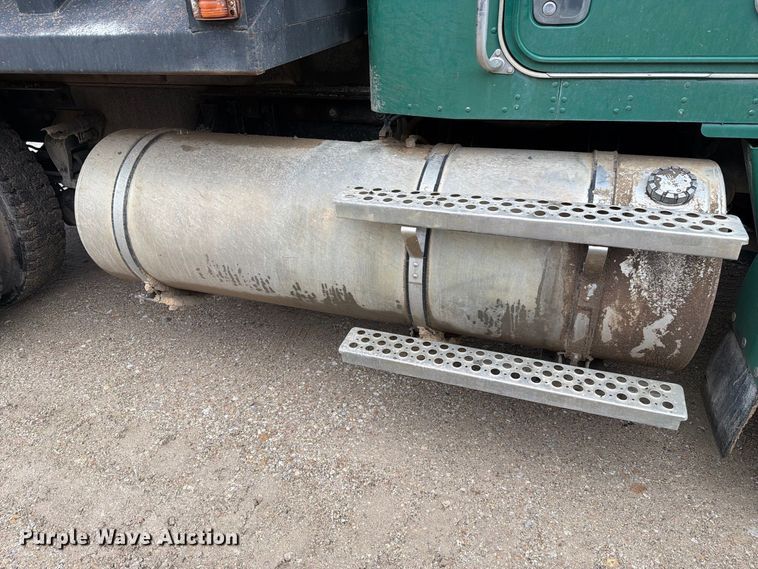image for item FH6467 2005 Kenworth T300 dump truck