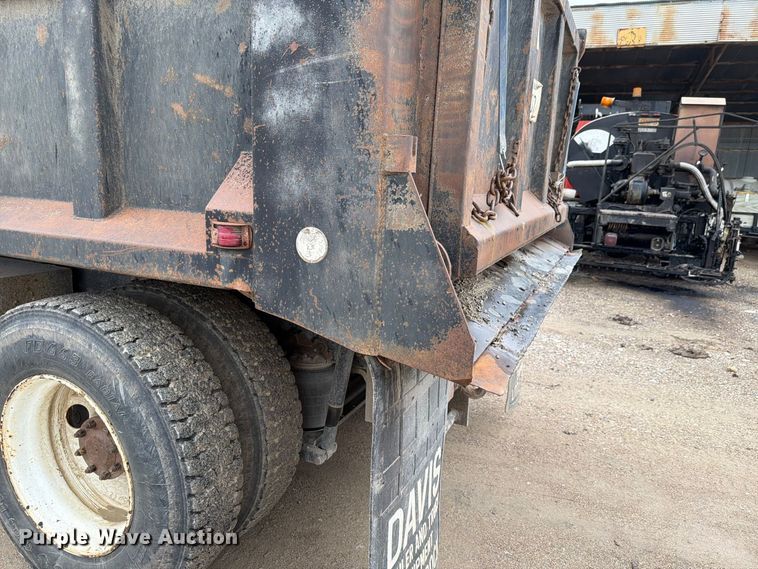 image for item FH6467 2005 Kenworth T300 dump truck