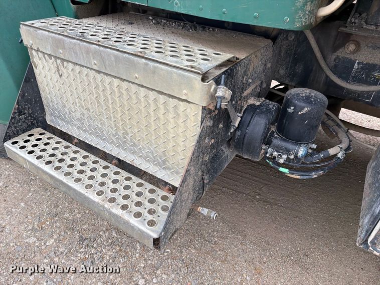 image for item FH6467 2005 Kenworth T300 dump truck