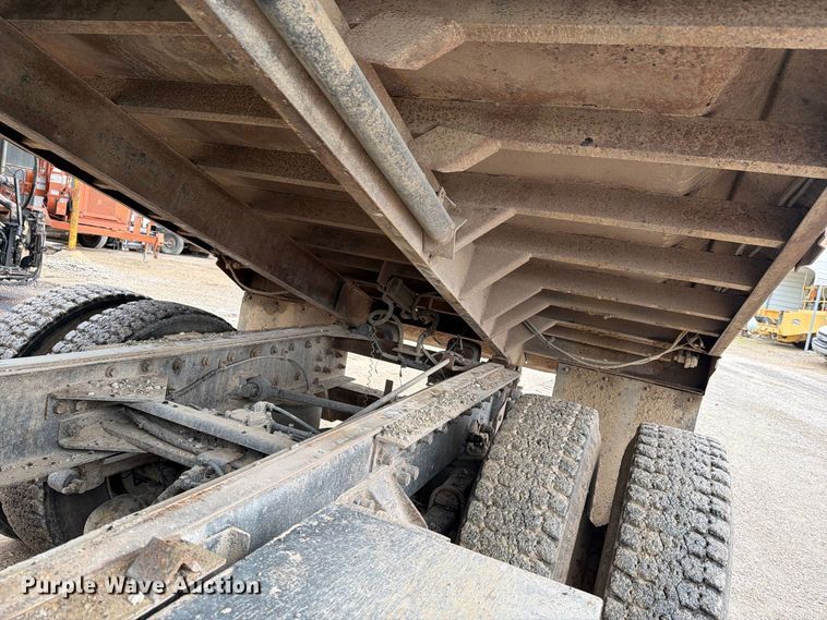 image for item FH6467 2005 Kenworth T300 dump truck