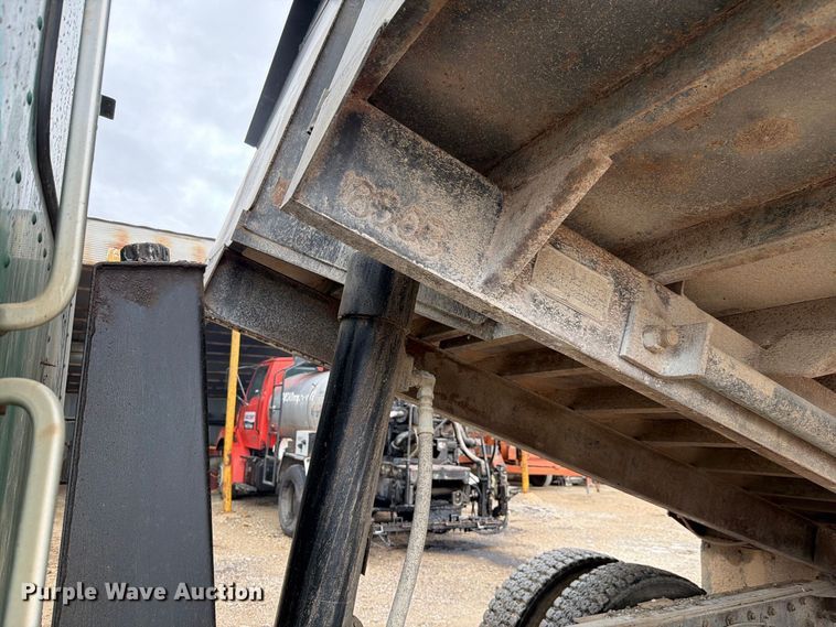 image for item FH6467 2005 Kenworth T300 dump truck