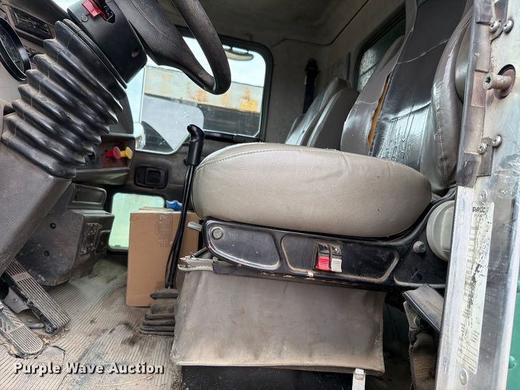 image for item FH6467 2005 Kenworth T300 dump truck