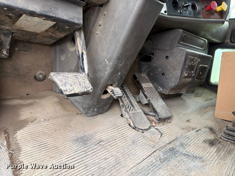image for item FH6467 2005 Kenworth T300 dump truck