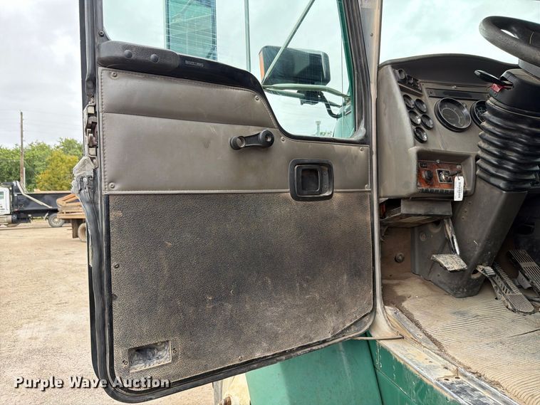 image for item FH6467 2005 Kenworth T300 dump truck