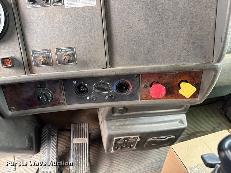image for item FH6467 2005 Kenworth T300 dump truck