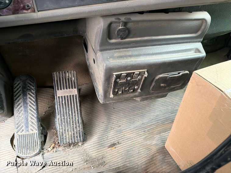 image for item FH6467 2005 Kenworth T300 dump truck