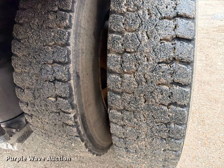 image for item FH6467 2005 Kenworth T300 dump truck