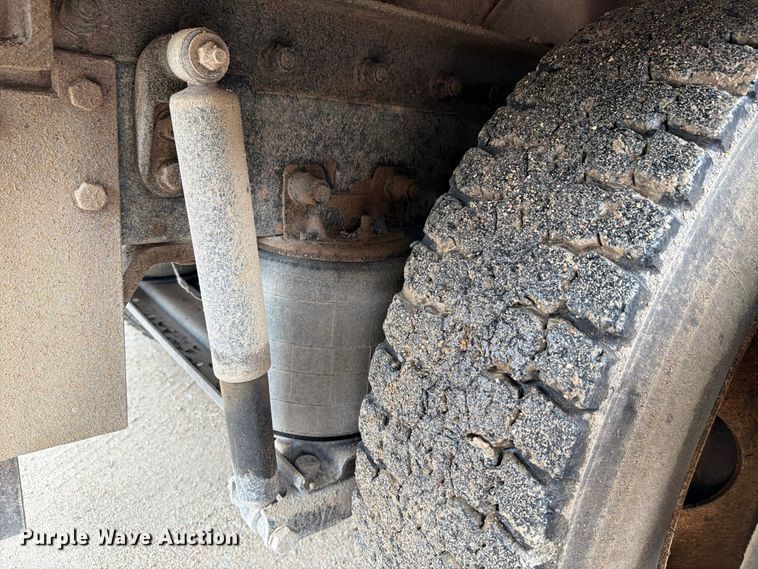 image for item FH6467 2005 Kenworth T300 dump truck