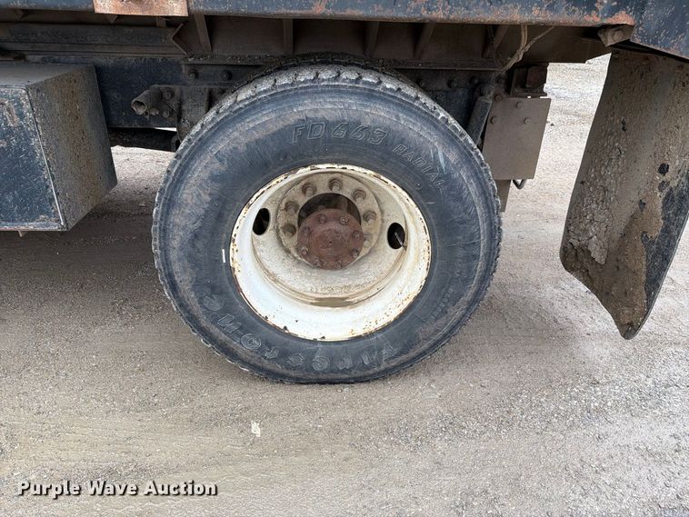 image for item FH6467 2005 Kenworth T300 dump truck