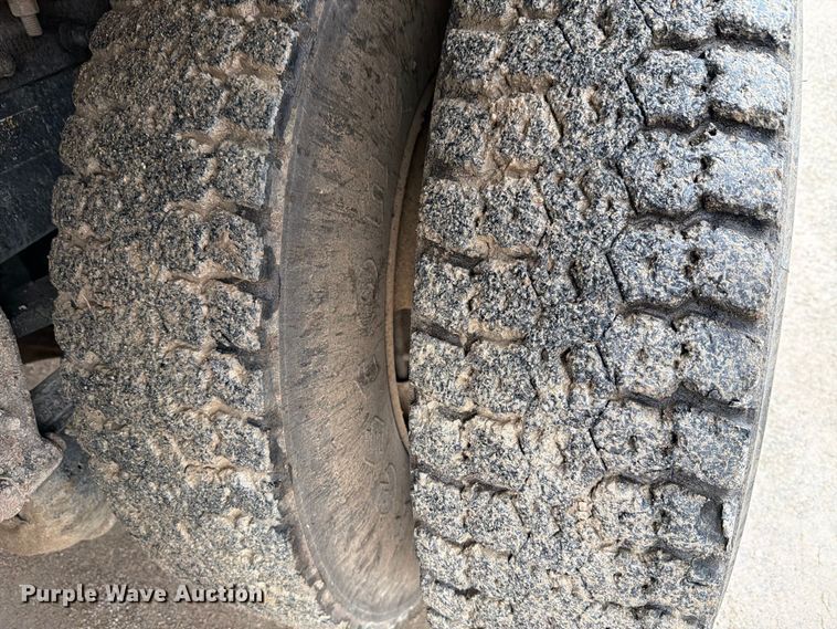 image for item FH6467 2005 Kenworth T300 dump truck
