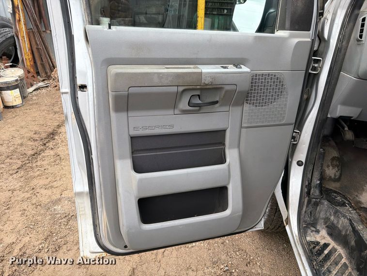 image for item FH6468 2010 Ford E350 van