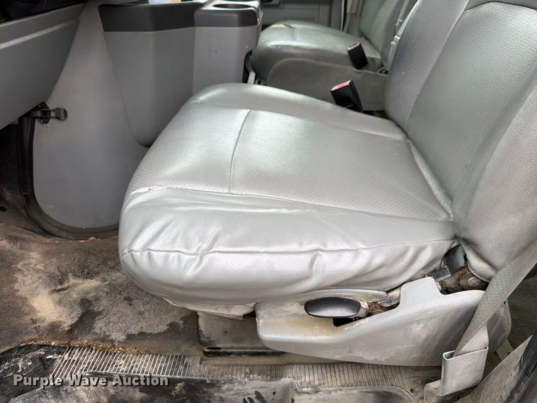 image for item FH6468 2010 Ford E350 van