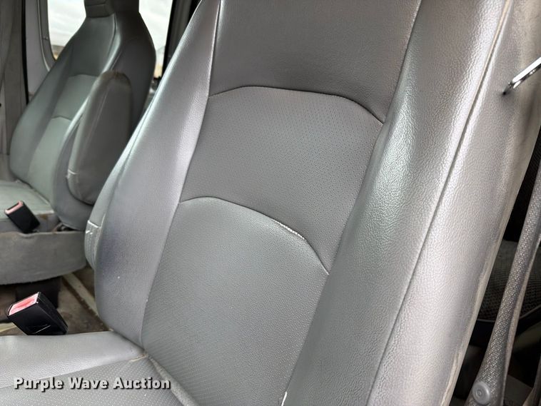 image for item FH6468 2010 Ford E350 van