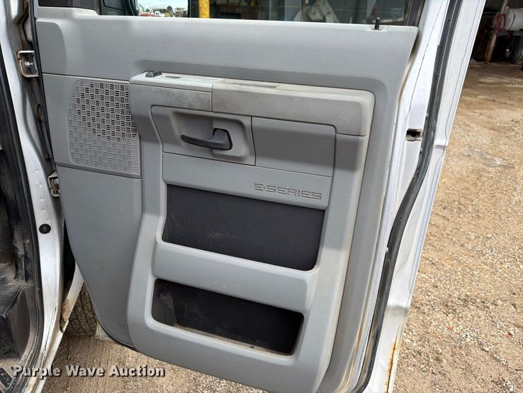 image for item FH6468 2010 Ford E350 van