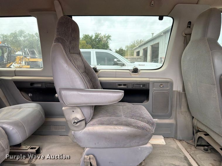 image for item FH6468 2010 Ford E350 van