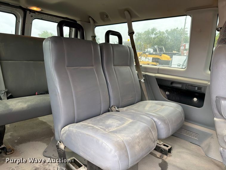 image for item FH6468 2010 Ford E350 van