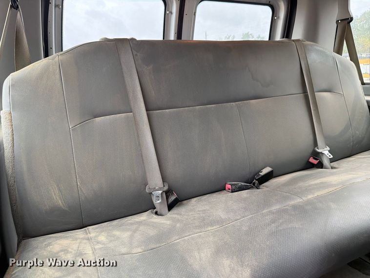 image for item FH6468 2010 Ford E350 van