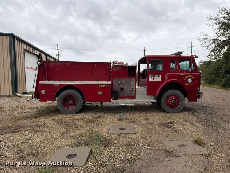 image for item FH6469 1979 International Harvester Cargostar 1950 B pumper fire truck